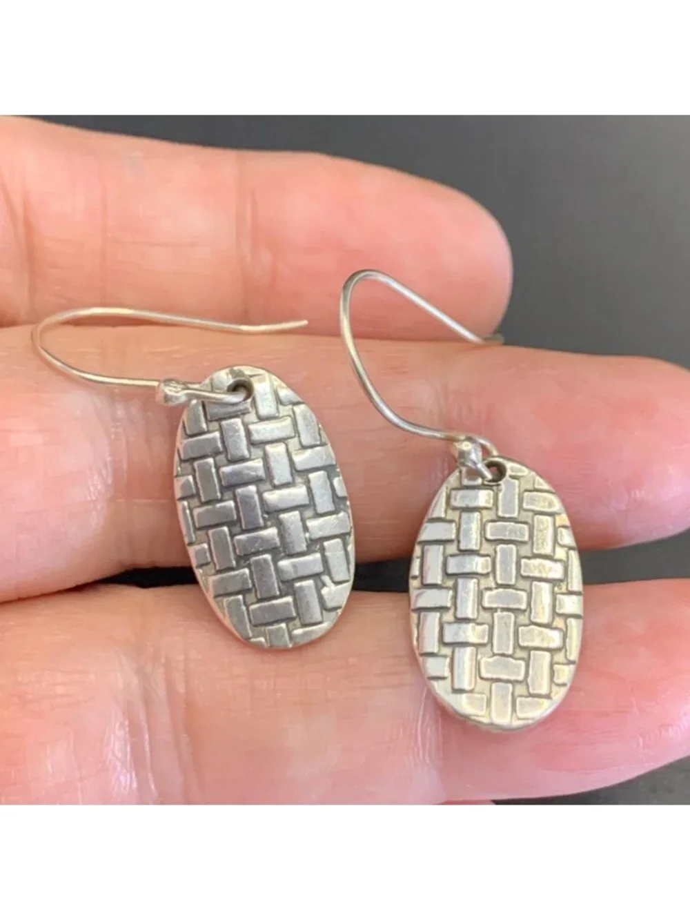 N/A oval dangle